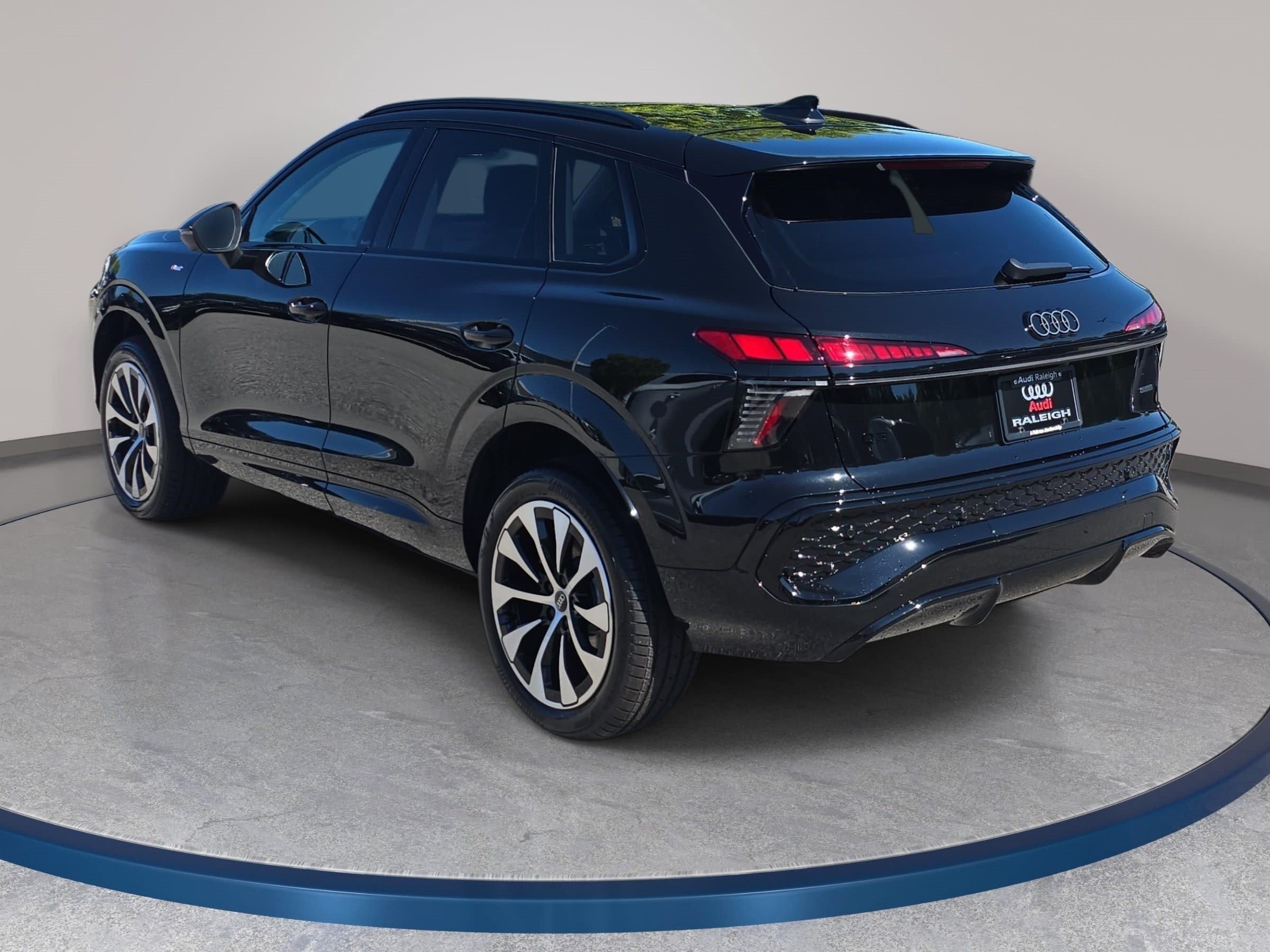 New 2026 Audi Q3 quattro 2.0T AWD/4WD image 8