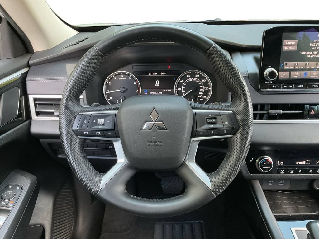 Used 2023 Mitsubishi Outlander SE FWD image 17