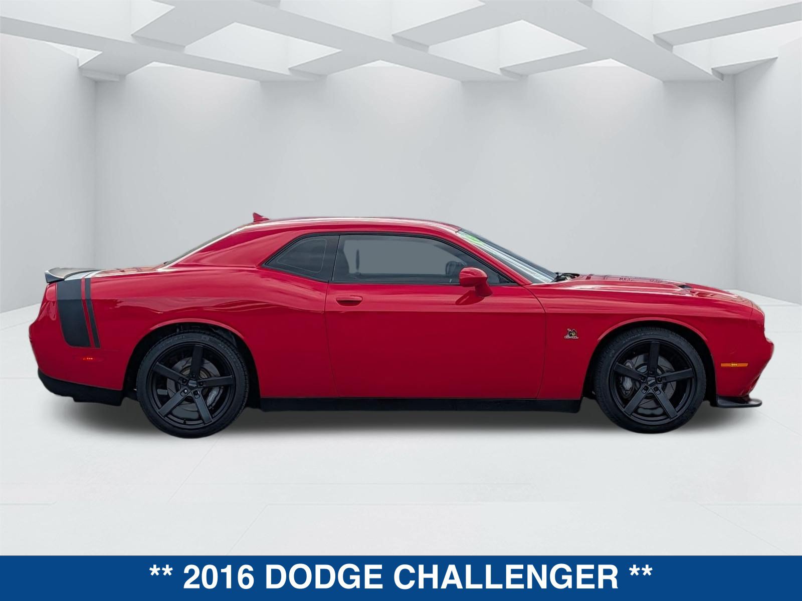 Used 2016 Dodge Challenger R/T Scat Pack w/ Leather Interior Group RWD image 4