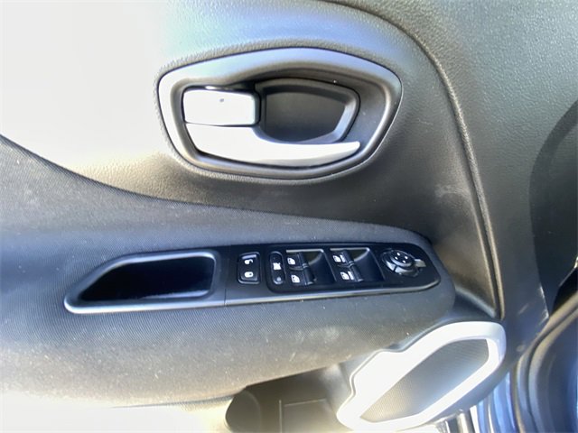 Used 2019 Jeep Renegade Latitude w/ UConnect 8.4 Nav Group image 13