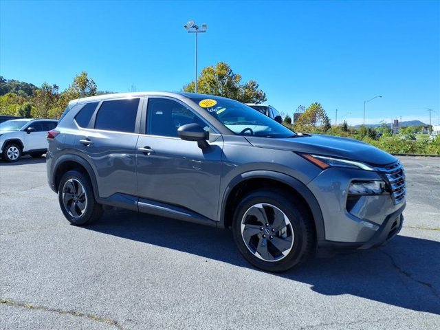 Used 2025 Nissan Rogue SV AWD/4WD image 3