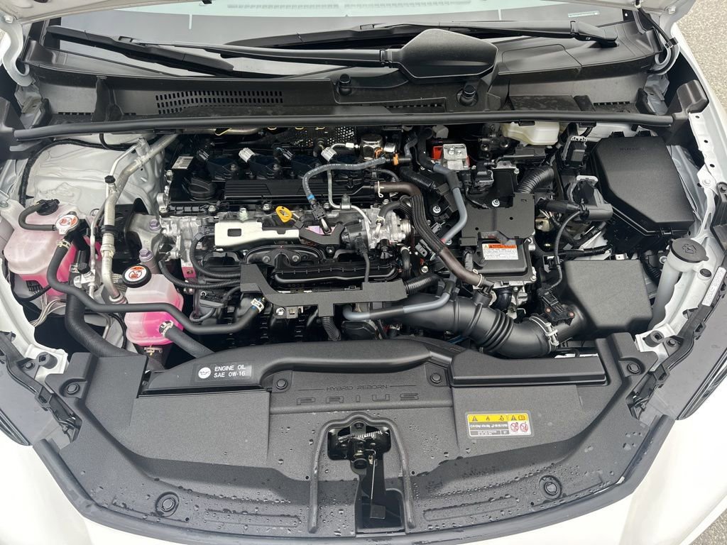 Used 2025 Toyota Prius XLE image 32