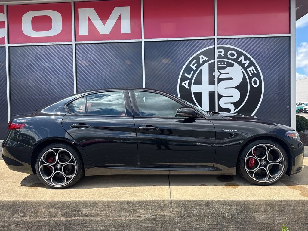 Used 2023 Alfa Romeo Giulia Veloce image 4