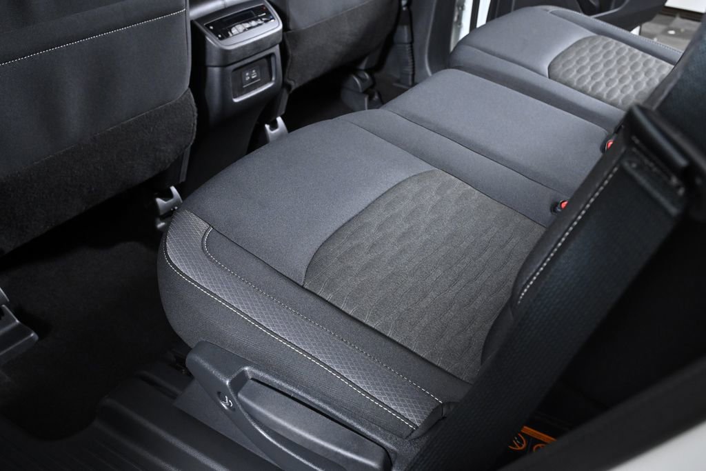 Used 2025 Nissan Pathfinder SV image 25