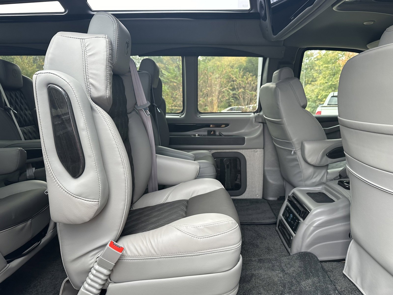 New 2024 Chevrolet Express 2500 Extended image 3