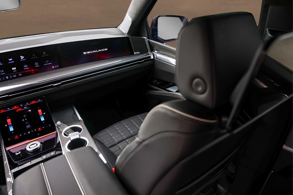 Certified 2025 Cadillac Escalade ESV V AWD/4WD image 30