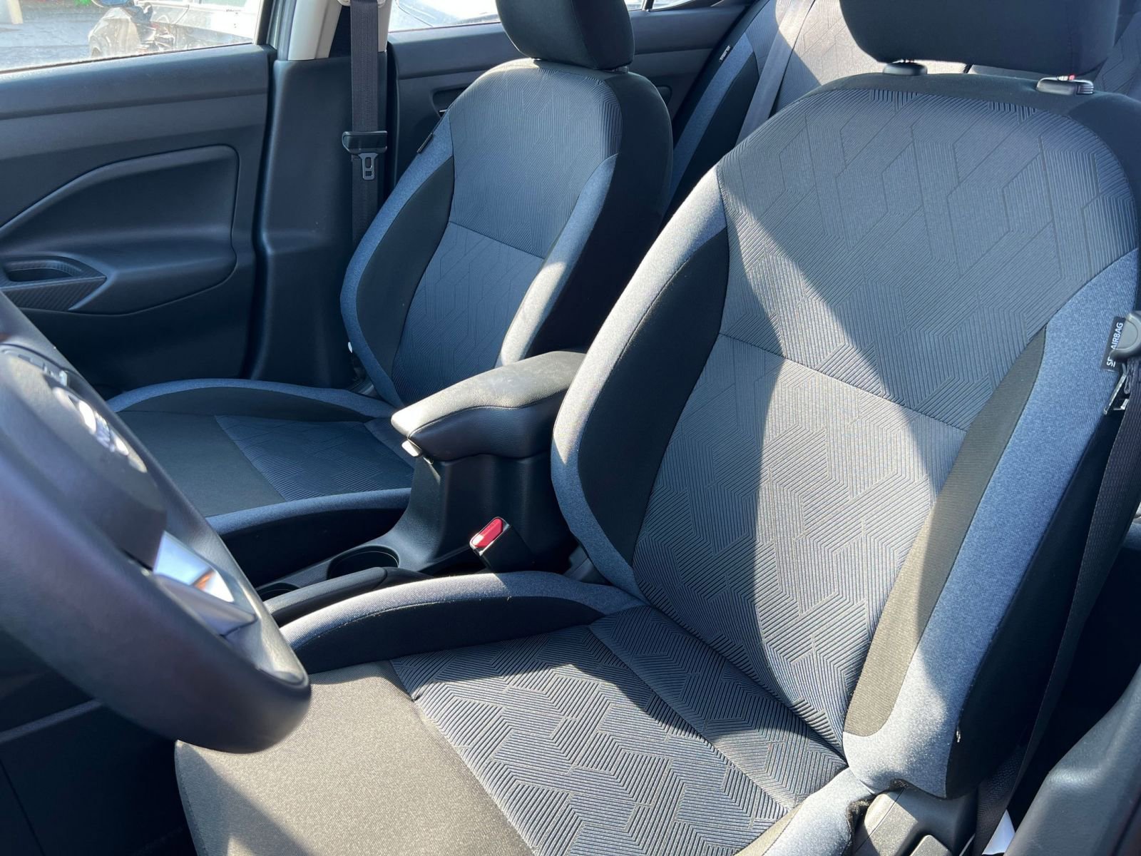 Used 2025 Nissan Versa SV FWD image 34