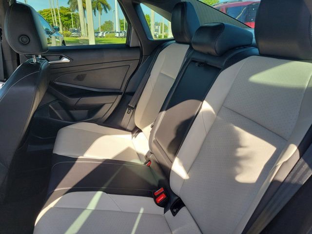 Used 2020 Volkswagen Jetta R-Line image 15