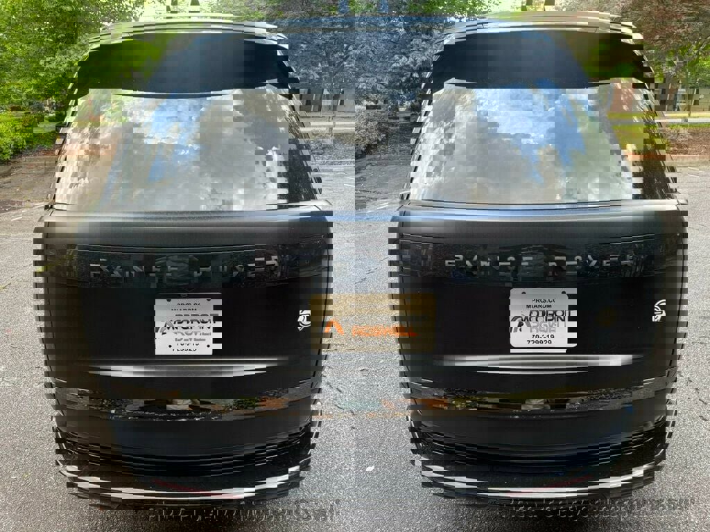 Used 2025 Land Rover Range Rover SV image 5