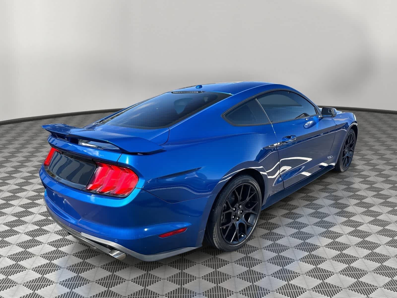 Used 2018 Ford Mustang Premium w/ Ecoboost Performance Package RWD image 7