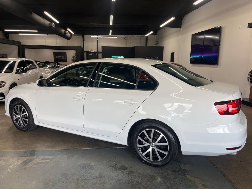 Used 2017 Volkswagen Jetta SE FWD image 6