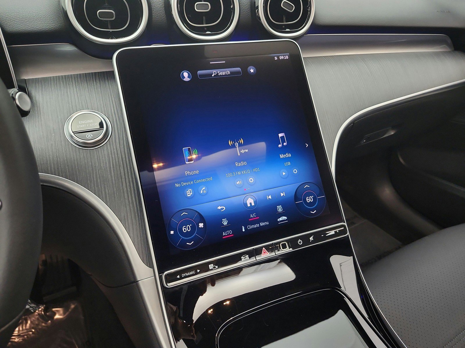 Used 2024 Mercedes-Benz C 300 Sedan image 11