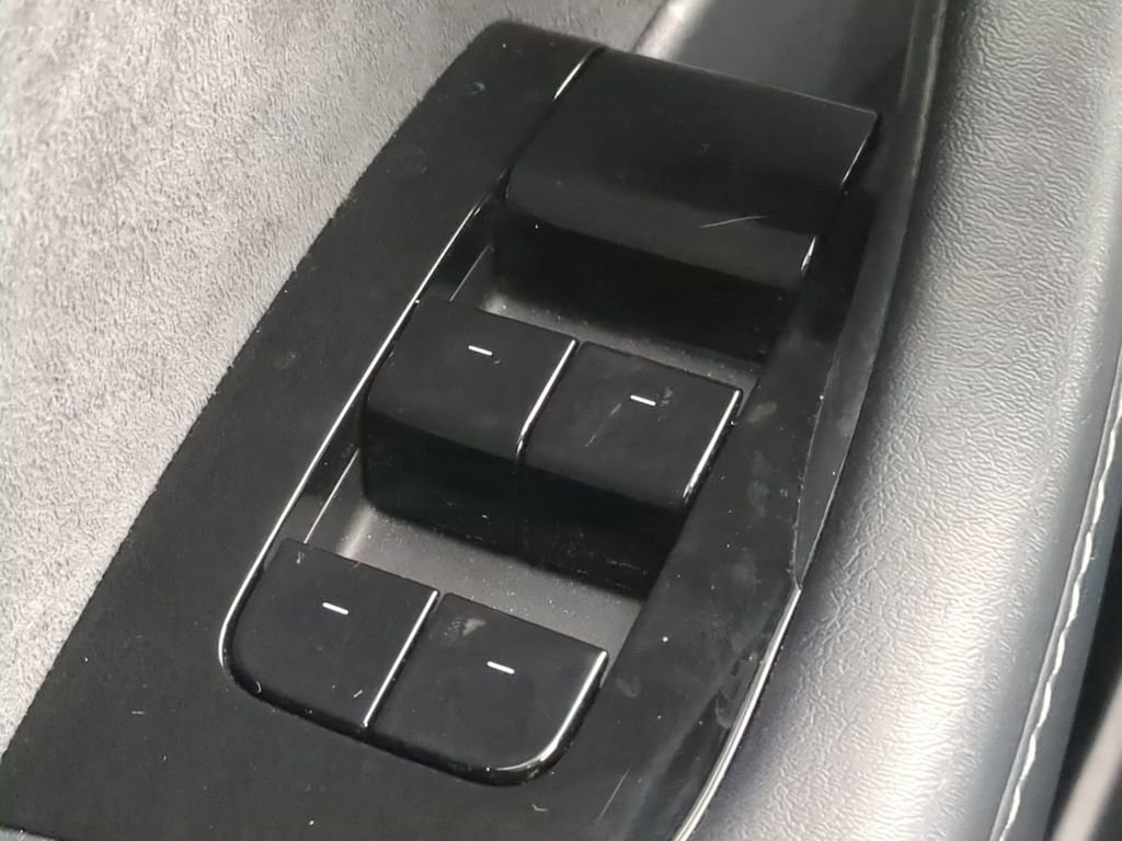 Used 2020 Tesla Model Y Long Range image 30