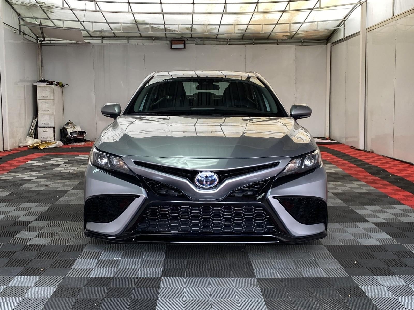 Used 2024 Toyota Camry SE w/ Cold Weather Package FWD image 2