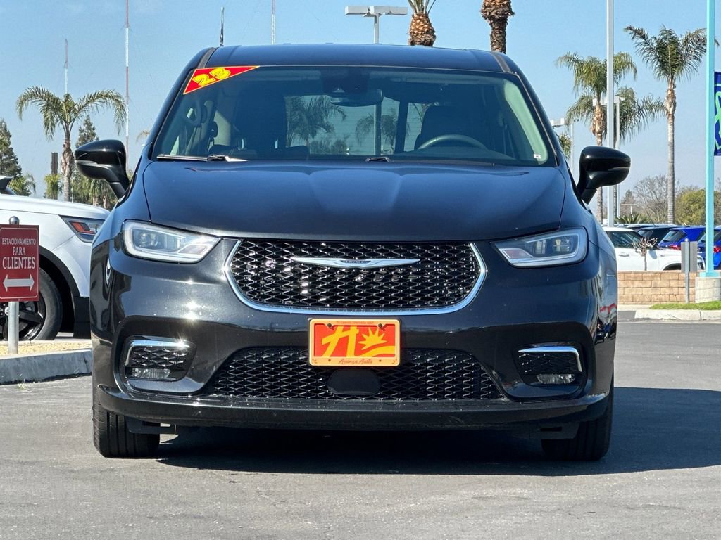 Used 2023 Chrysler Pacifica Touring-L FWD image 8