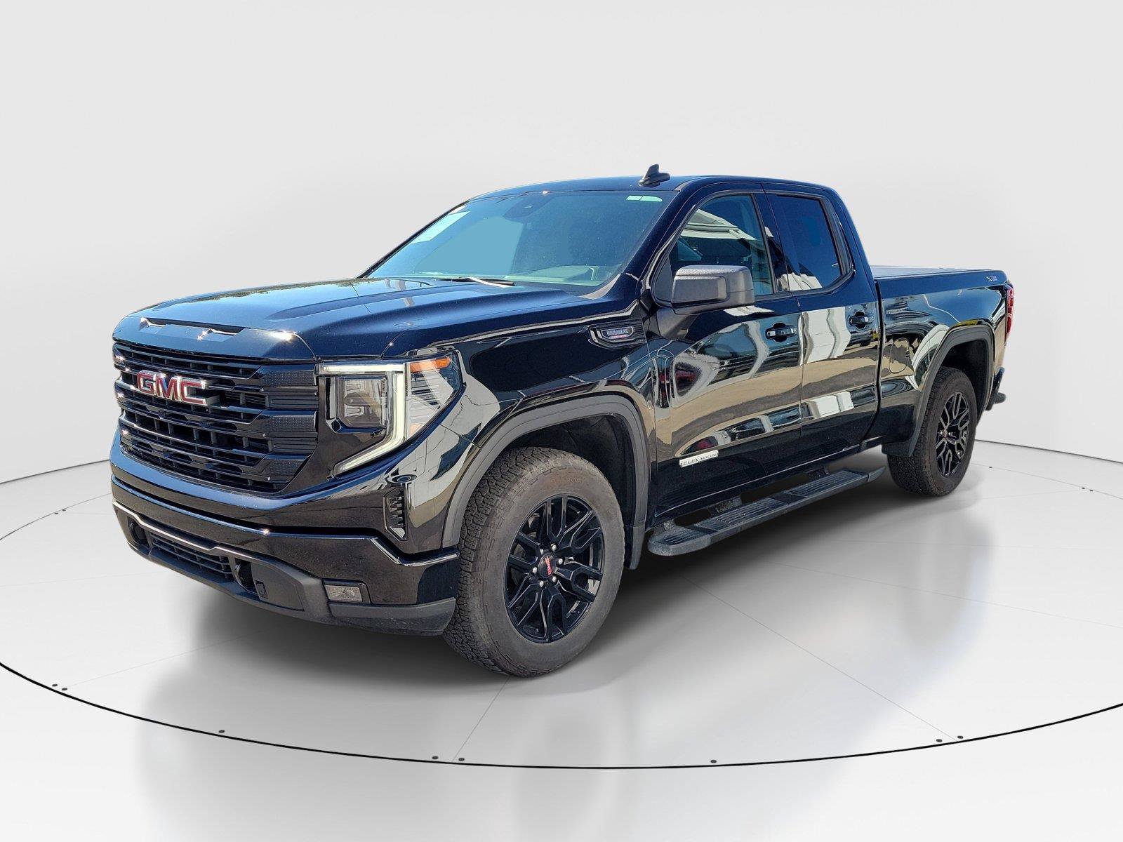 Used 2025 GMC Sierra 1500 Elevation AWD/4WD image 2