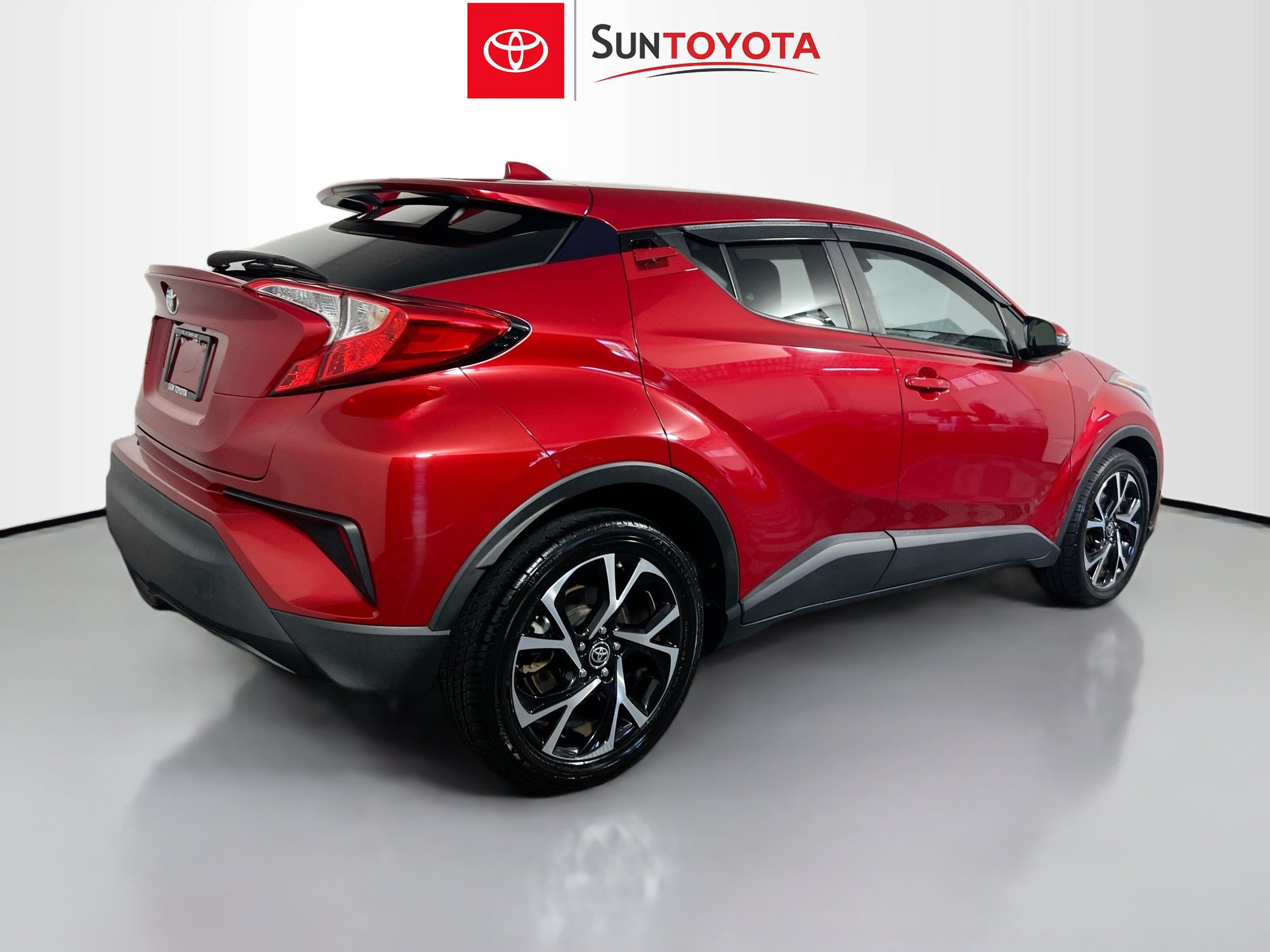 Used 2021 Toyota C-HR XLE FWD image 4