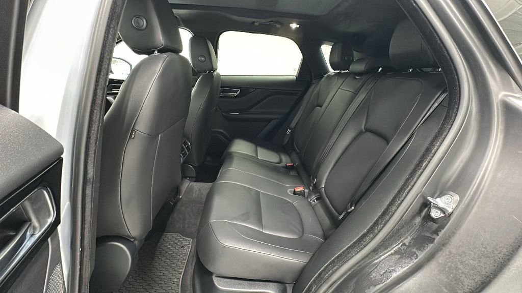 Used 2019 Jaguar F-PACE Premium image 12