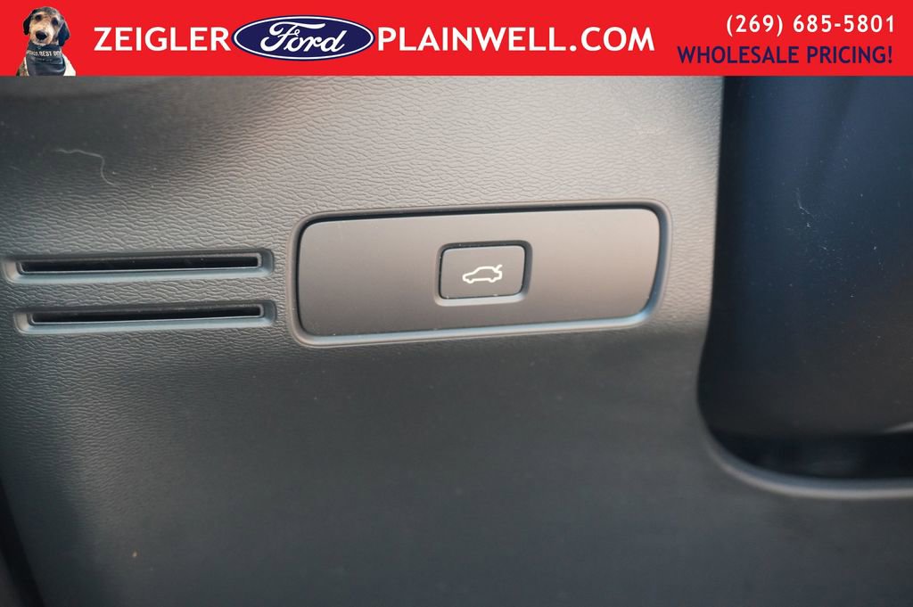 Used 2023 Volvo XC40 B5 Plus w/ Protection Package Premier image 31