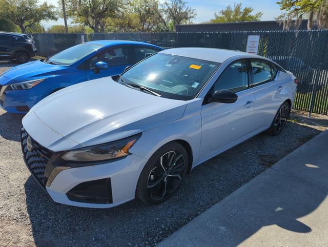 Certified 2023 Nissan Altima 2.5 SR image 3