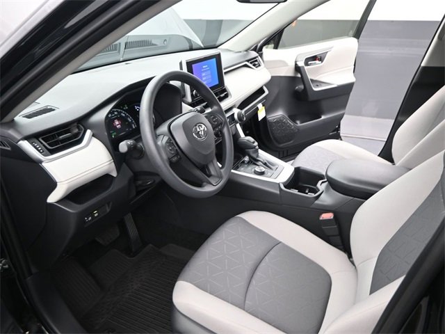 Used 2025 Toyota RAV4 XLE image 4