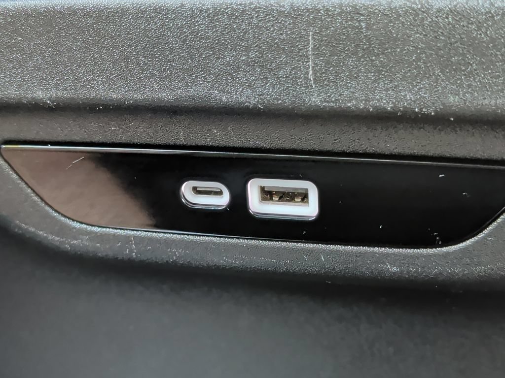Used 2025 Chrysler Pacifica Select FWD image 32