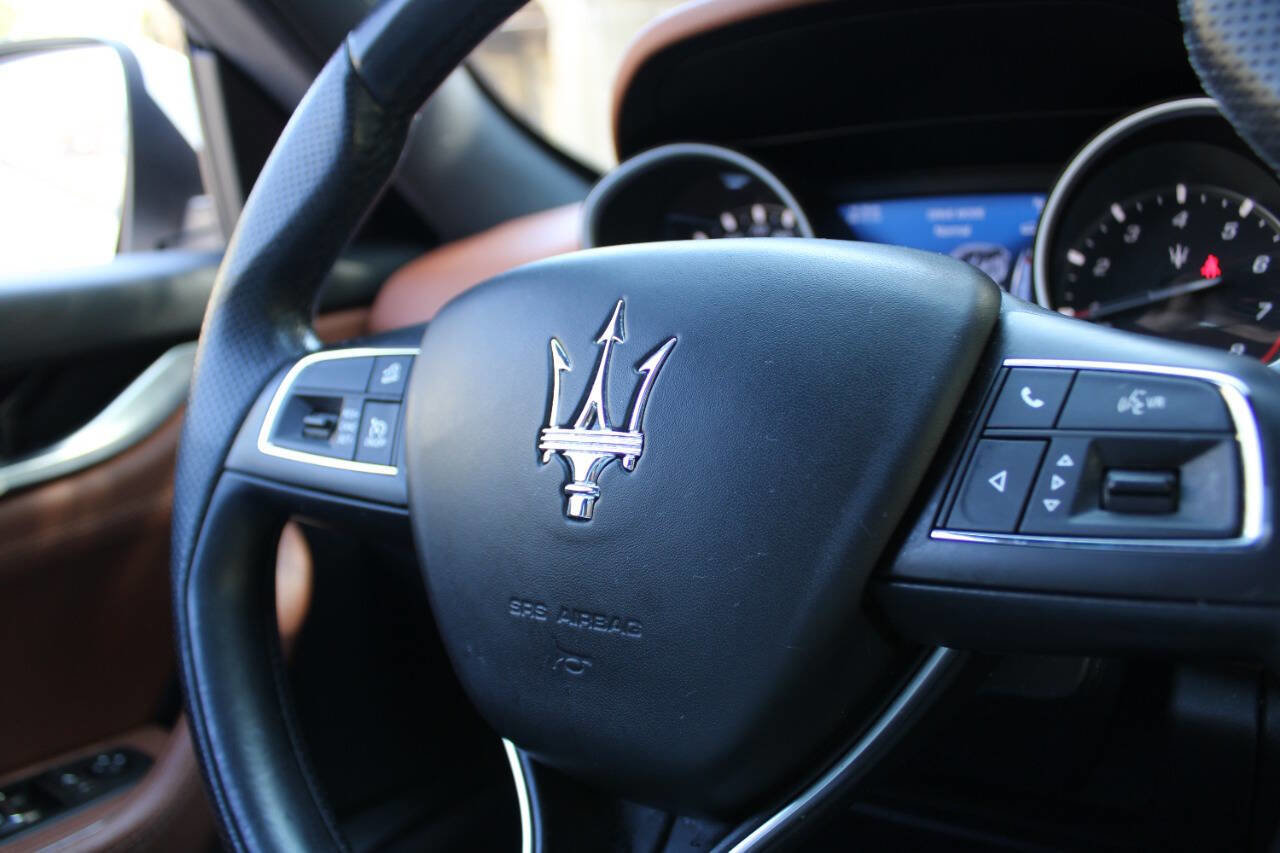 Used 2020 Maserati Levante image 21