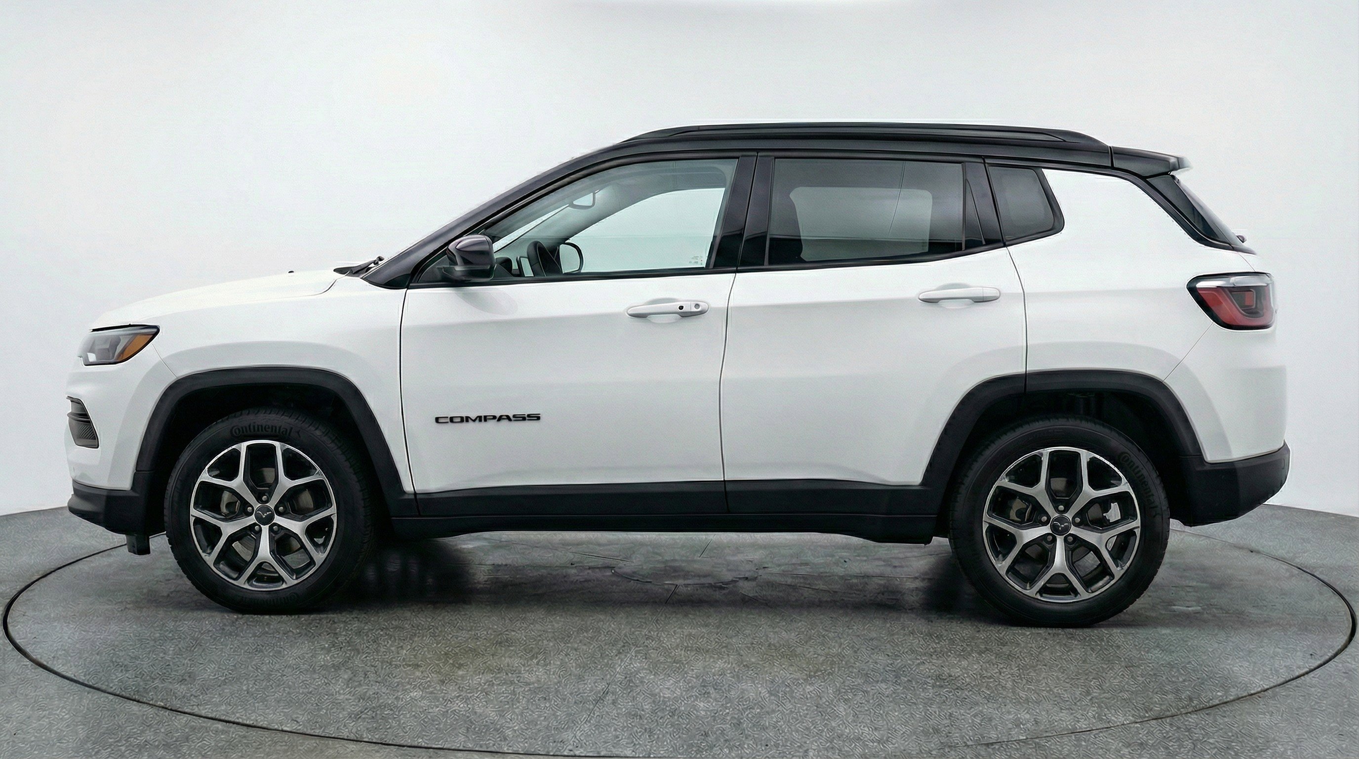 Used 2025 Jeep Compass Limited image 5