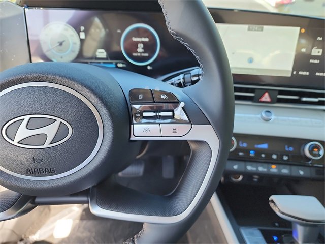 New 2025 Hyundai Elantra Limited image 24
