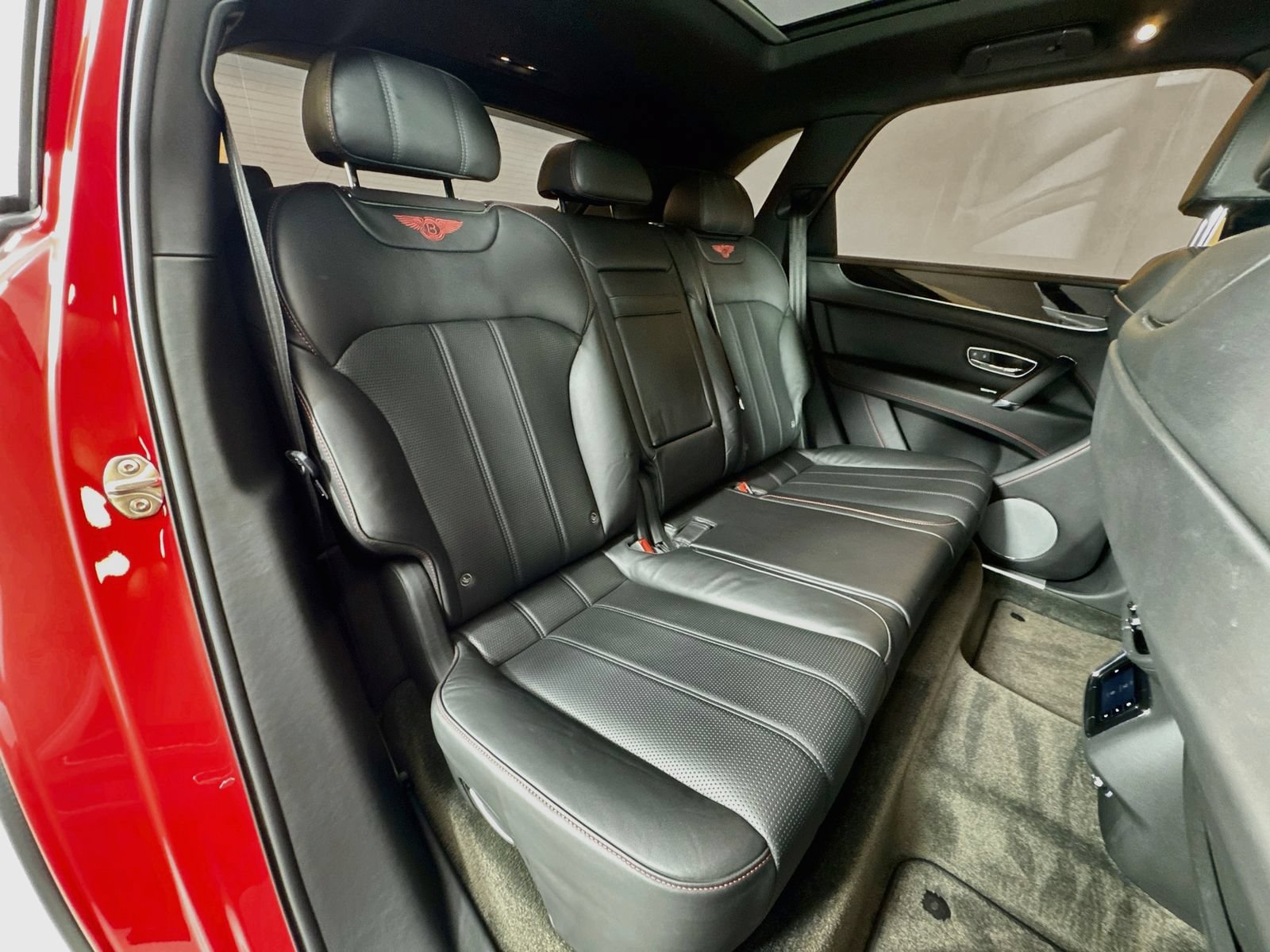 Certified 2019 Bentley Bentayga AWD/4WD image 27