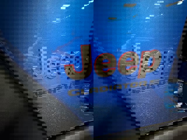 Used 2024 Jeep Gladiator Rubicon w/ Technology Group image 16