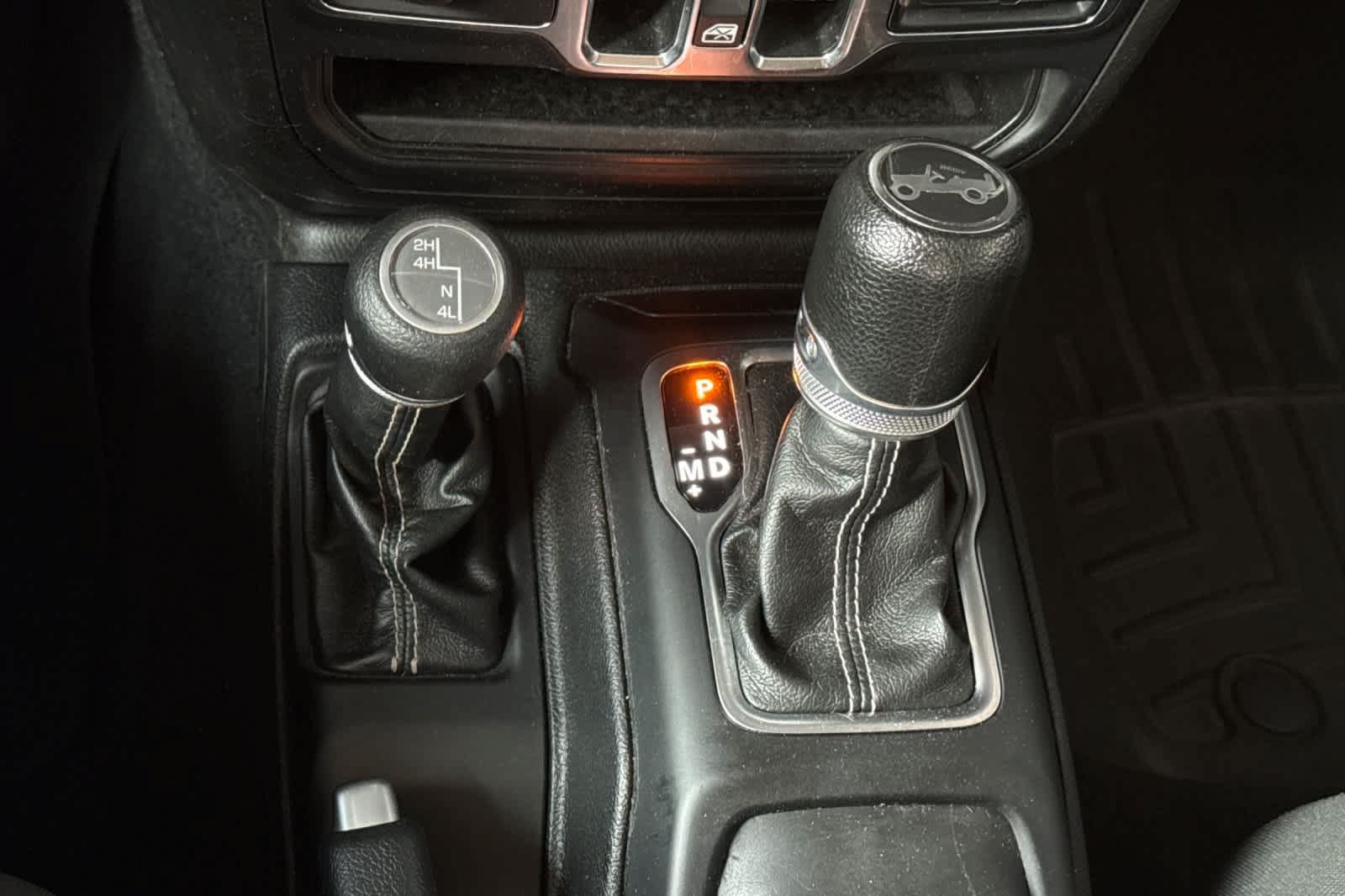 Used 2018 Jeep Wrangler Unlimited Sahara AWD/4WD image 24