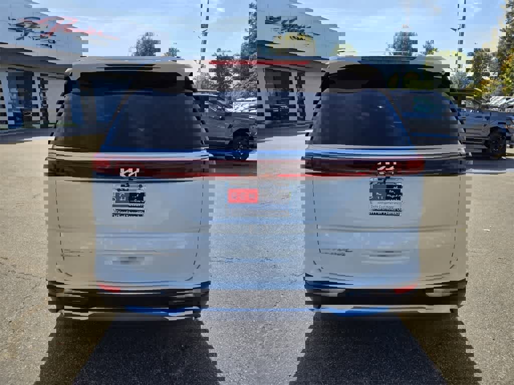 Used 2022 Kia Carnival SX image 4