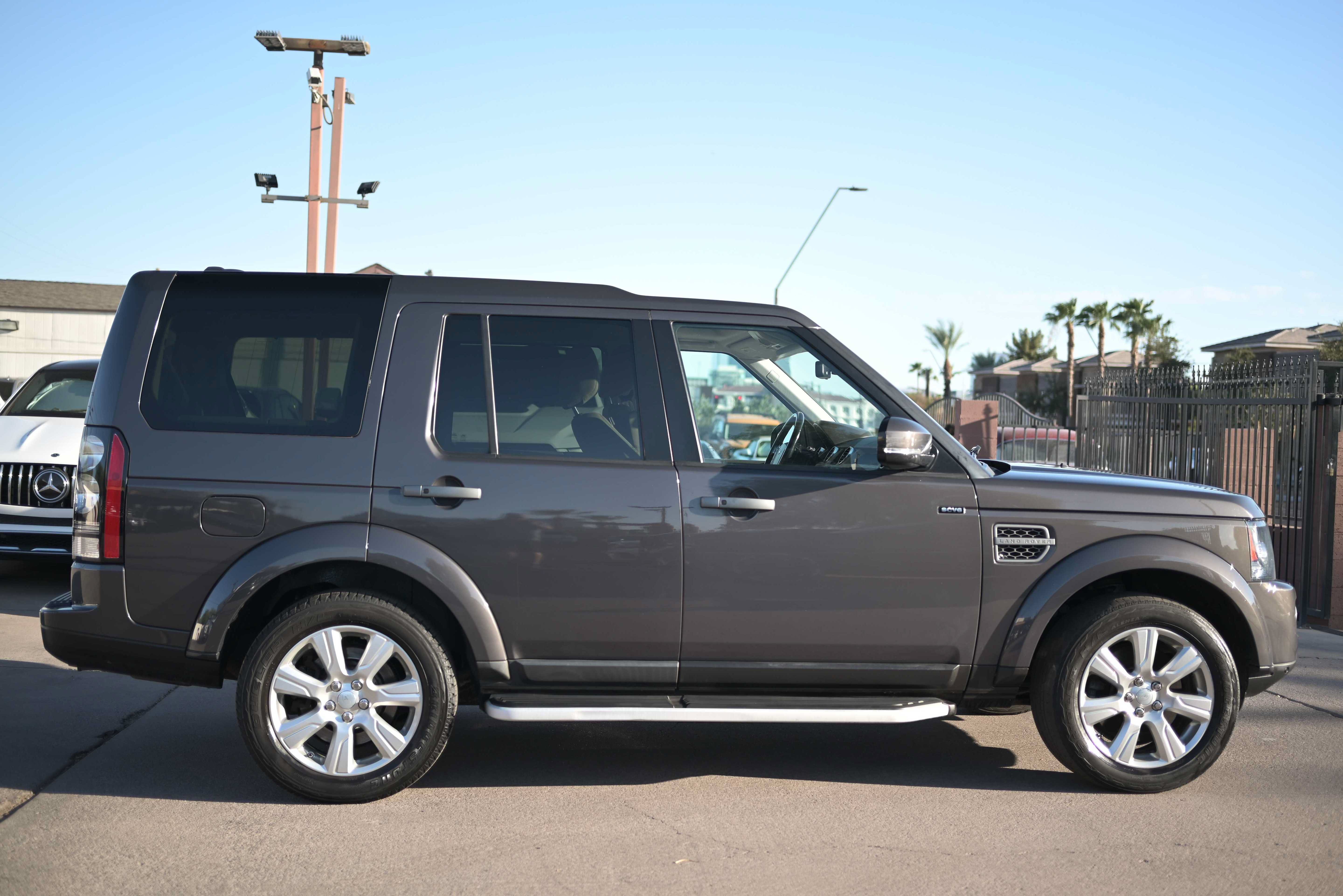 Used 2016 Land Rover LR4 HSE AWD/4WD image 4