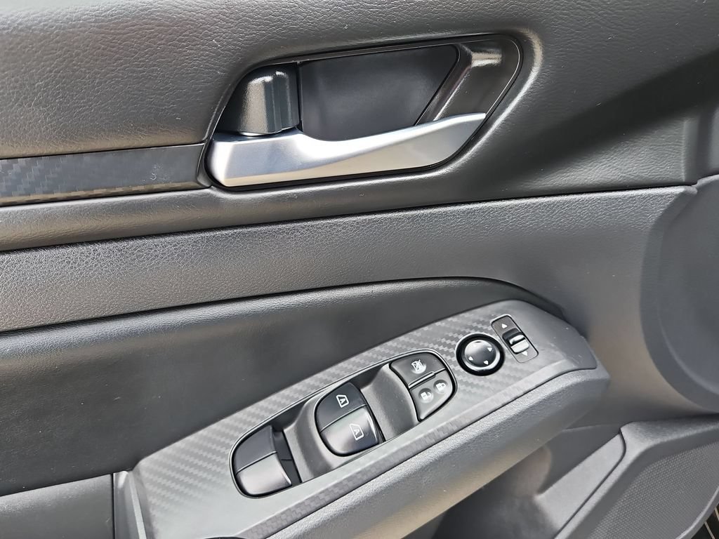 Used 2025 Nissan Altima 2.5 SV FWD image 13