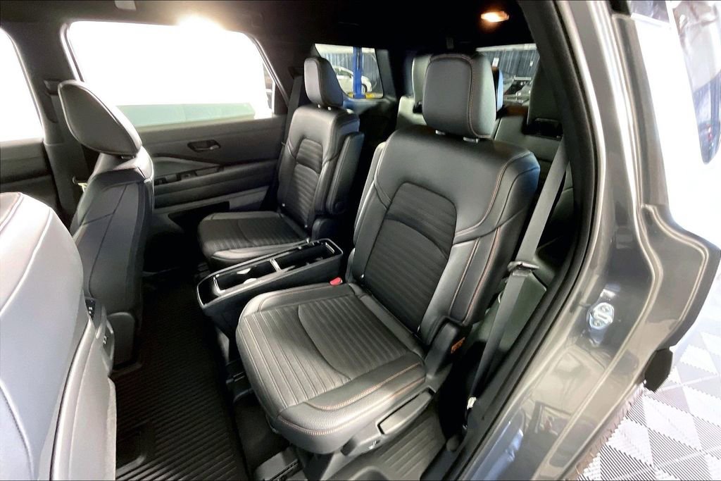 Used 2025 Nissan Pathfinder Rock Creek image 36