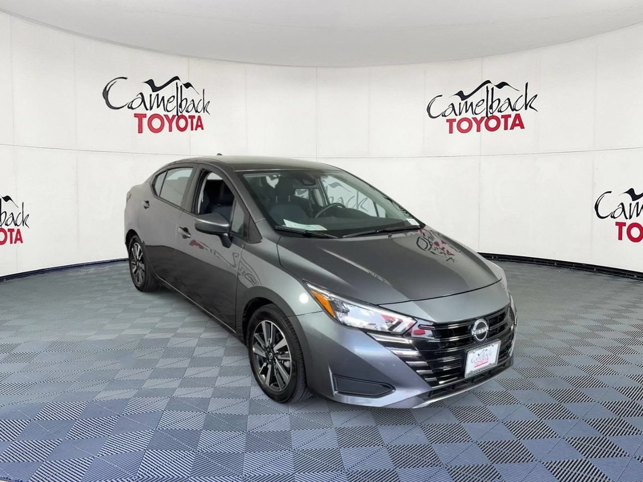 Used 2025 Nissan Versa SV FWD image 5
