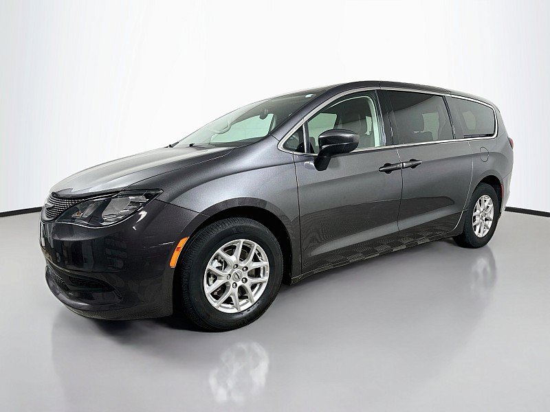 Used 2023 Chrysler Voyager LX FWD image 3