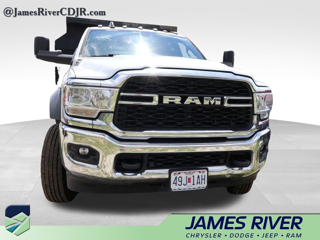 Used 2022 RAM 5500 Tradesman w/ Chrome Appearance Group AWD/4WD image 7