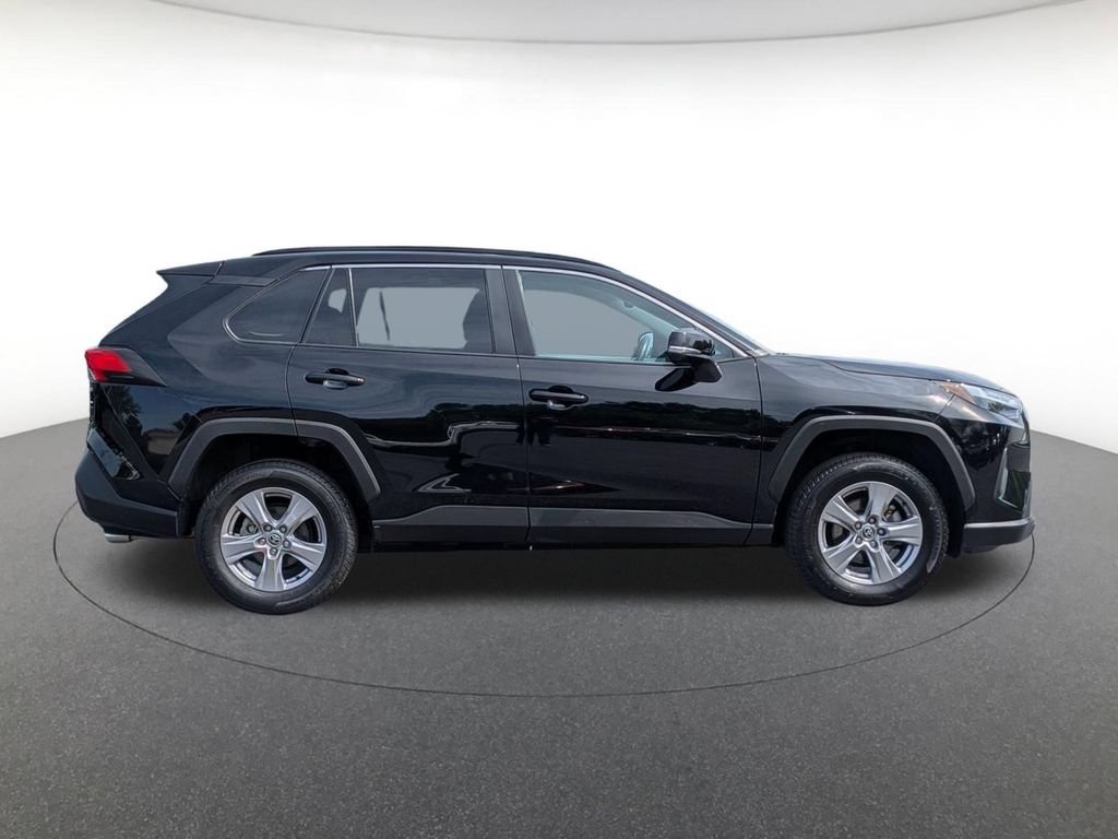 Used 2022 Toyota RAV4 XLE AWD/4WD image 4