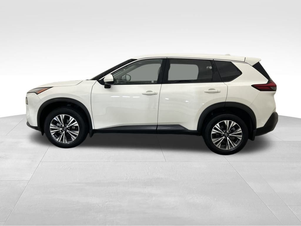 Used 2023 Nissan Rogue SV image 2
