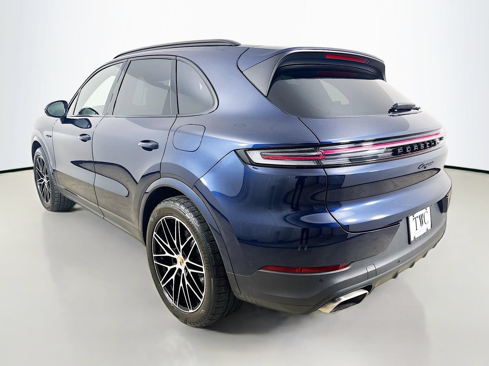 Used 2025 Porsche Cayenne E-Hybrid AWD/4WD image 7