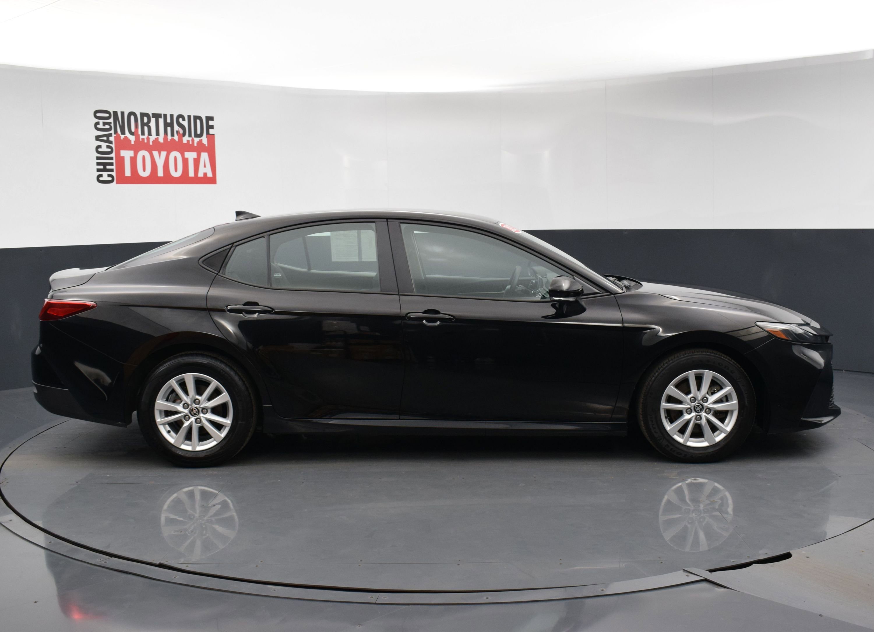 Used 2025 Toyota Camry LE image 5