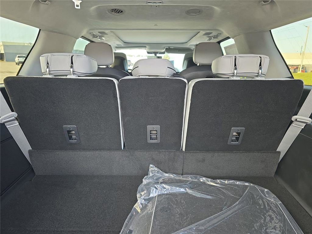 New 2026 Lincoln Navigator L Black Label AWD/4WD image 9