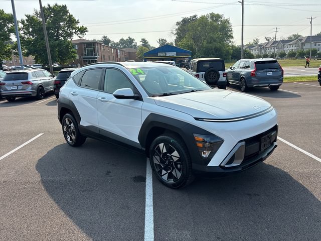 Used 2024 Hyundai Kona SEL AWD/4WD image 2