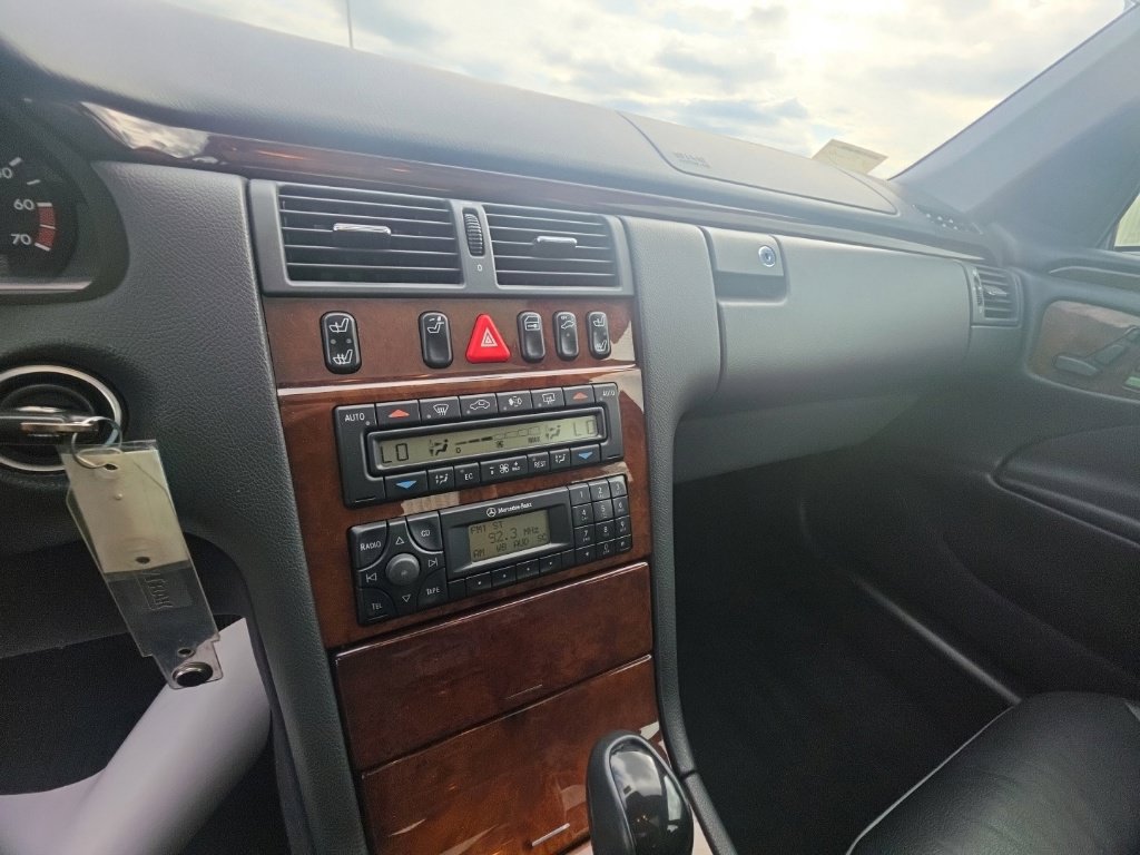 Used 2002 Mercedes-Benz E 320 4MATIC Sedan image 19