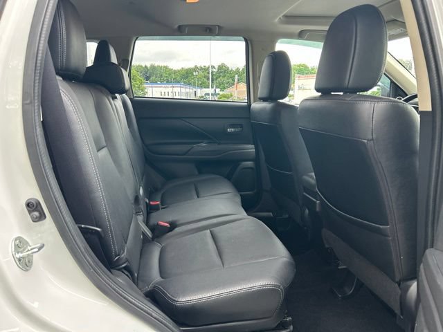 Used 2016 Mitsubishi Outlander GT AWD/4WD image 39