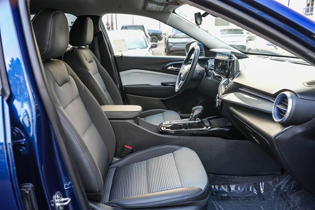 Used 2024 Chevrolet Trax LT w/ Driver Confidence Package FWD image 14