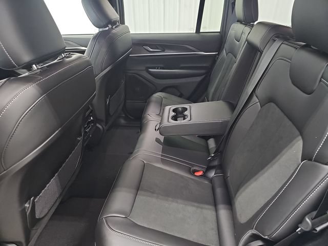 New 2026 Jeep Grand Cherokee Altitude AWD/4WD image 34