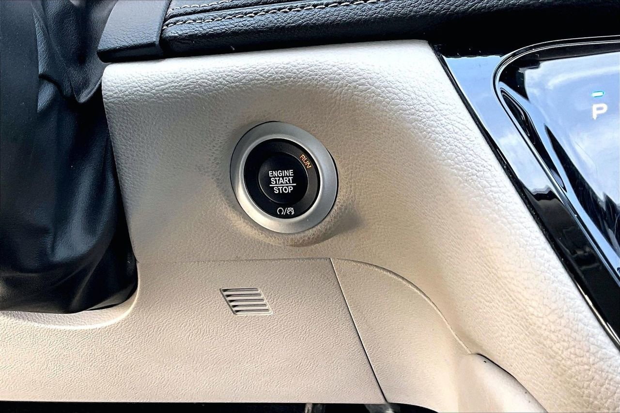 Certified 2022 Chrysler Pacifica Limited image 29